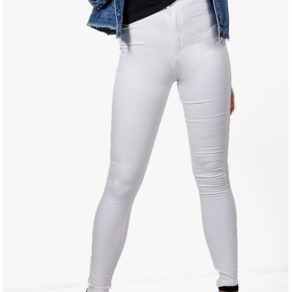 Denim - NWT White High Rise Stretch Skinny Jeans